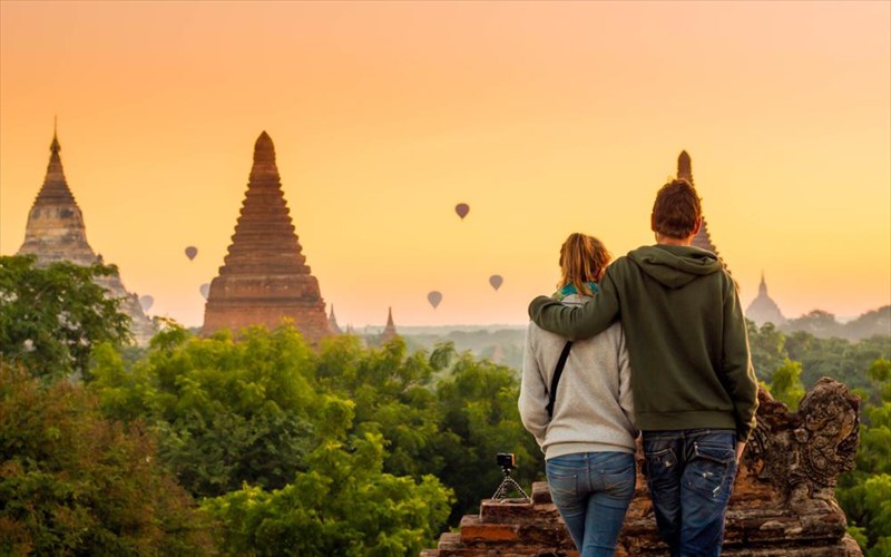 giati-ta-zeugaria-pou-taksideuoun-menoun-perissotero-mazi