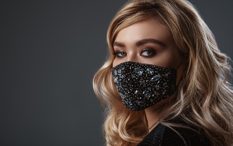 na-giati-den-prepei-na-forate-makigiaz-kato-apo-ti-maska