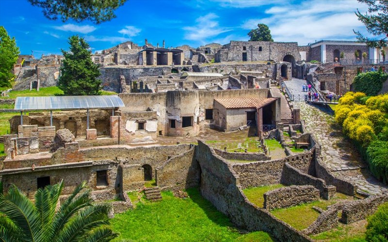 oi-kaluteres-online-periigiseis-gia-tous-latreis-tis-istorias