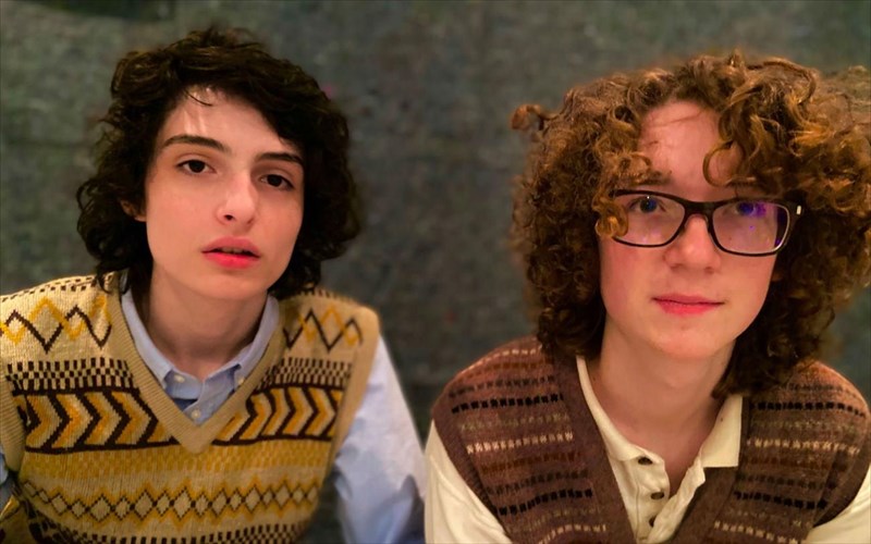 o-finn-wolfhard-kai-oi-aubreys-egrapsan-mia-odi-sto-xameno-kalokairi-tou-2020