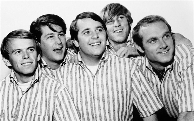 oi-beach-boys-poulisan-ta-pneumatika-dikaiomata-tis-diskografias-kai-tou-brand-tous