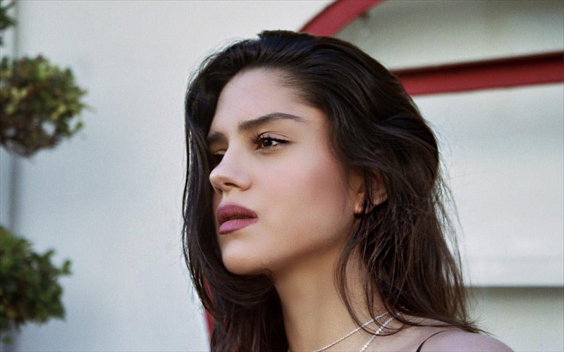 brethike-i-supergirl-tis-megalis-othonis-supergirl-tis-megalis-othonis