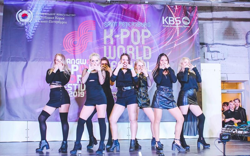 i-airbnb--prosferei-mia-aprosdokiti-matia-stin-omorfia-tis-k-pop