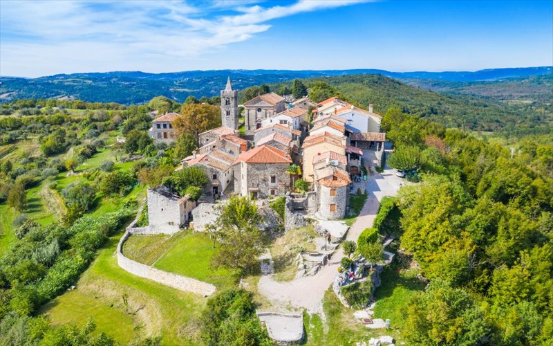 episkeptomaste-tin-pio-mikri-poli-tou-kosmou