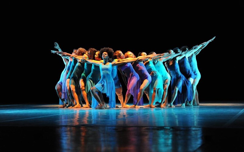 ston-ruthmo-tou-ierou-xorou-tis-koubas