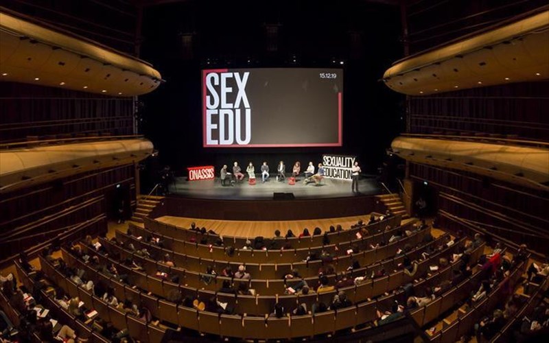 epistimones-eidikoi-kai-ekpaideutikoi-miloun-sti-stegi-gia-ti-seksoualiki-agogi-sta-sxoleia