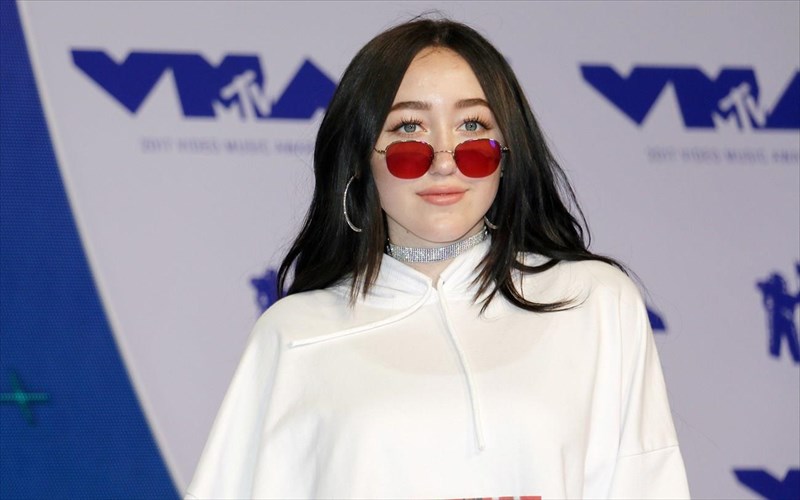 i-noah-cyrus-empneei-tin-epomeni-genia-mousikon-me-auti-tin-protoboulia