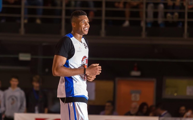 i-tainia-tou-gianni-antetokoumpo-gia-to-disney-plus-briskei-to-probadisma-tis