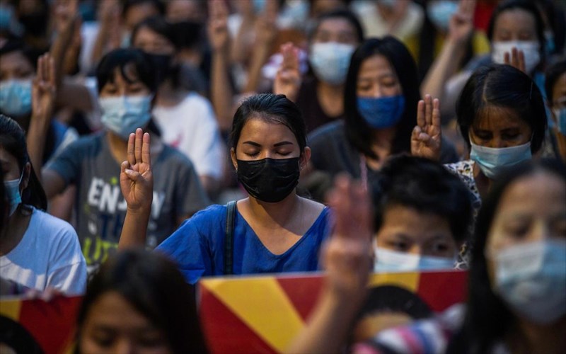 fotoreportaz-o-xairetismos-tou-hunger-games-ginetai-sumbolo-tis-antistasis-sti-mianmar