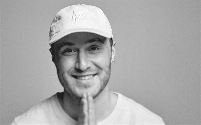 o-tragoudistis-mike-posner-tha-anebei-sto-eberest-gia-filanthropikous-skopous