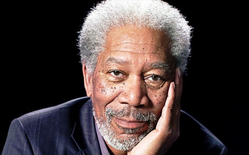 o-morgan-freeman-protagonistei-sto-covid-vaccine-psa-ean-me-empisteueste-tha-parete-to-embolio