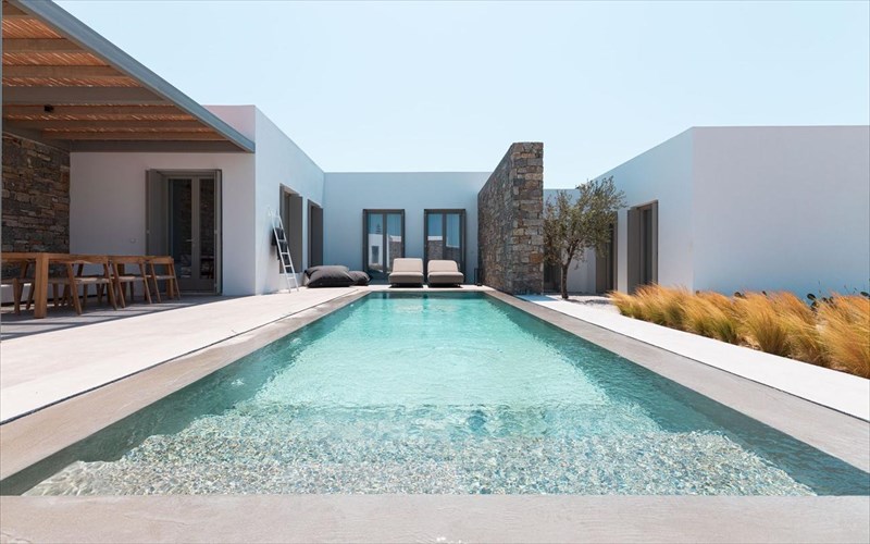 to-cove-paros-einai-to-neo-highlight-ton-kukladon