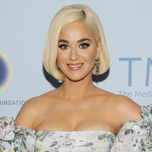 i-katy-perry-apokalei-ta-koinonika-mesa-skoupidia-kai-parakmi-tou-anthropinou-politismou