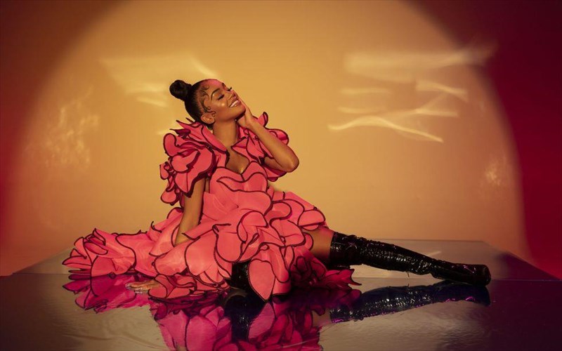 i-saweetie-dimiourgei-mia-autokratoria