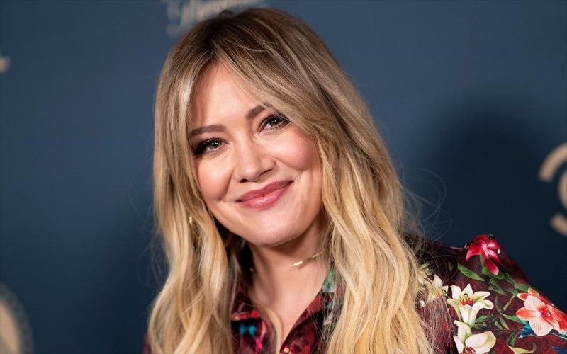 h-hilary-duff-tha-protagonistisei-sti-sunexeia-tou-how-i-met-your-mother