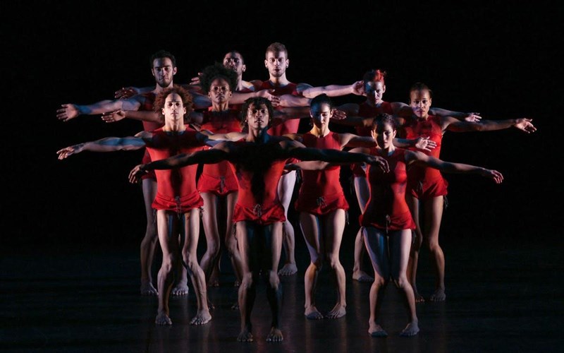 ston-ruthmo-tou-ierou-xorou-tis-koubas