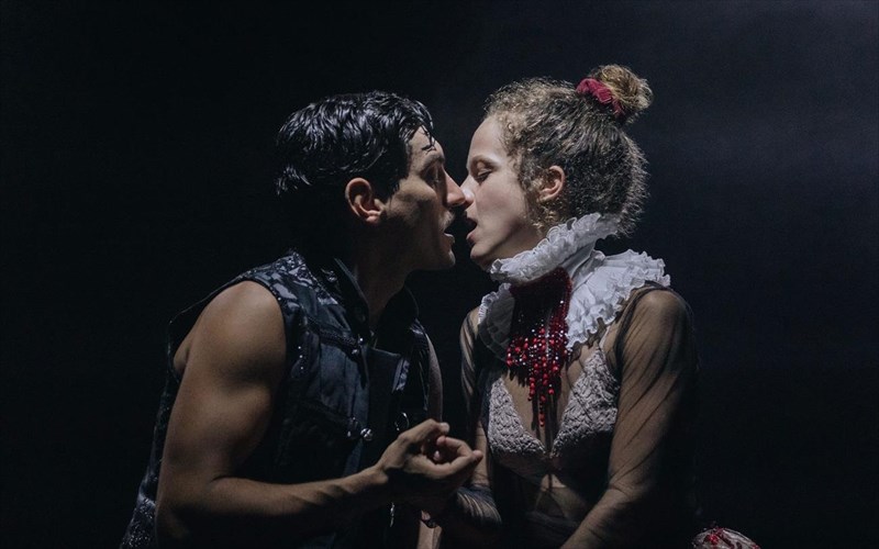 this-is-not-romeo-kai-Juliet-gia-mia-teleutaia-online-proboli-Juliet-gia-mia-teleutaia-online-proboli