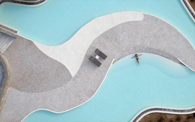 to-summer-senses-luxury-resort-tis-parou-etoimazetai-gia-to-kalokairi