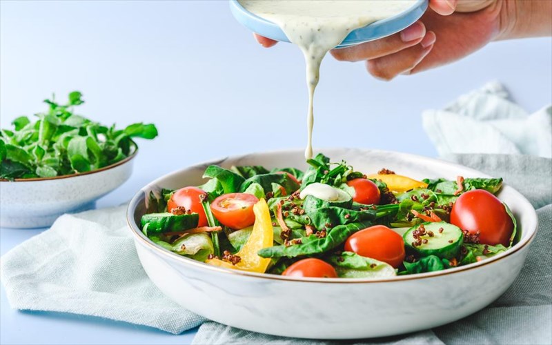 ftiakste-pentanostima-ntresingk-gia-ti-salata-apo-tous-eidikous