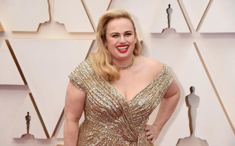 i-rebel-wilson-mila-gia-ti-maxi-me-ti-gonimotita