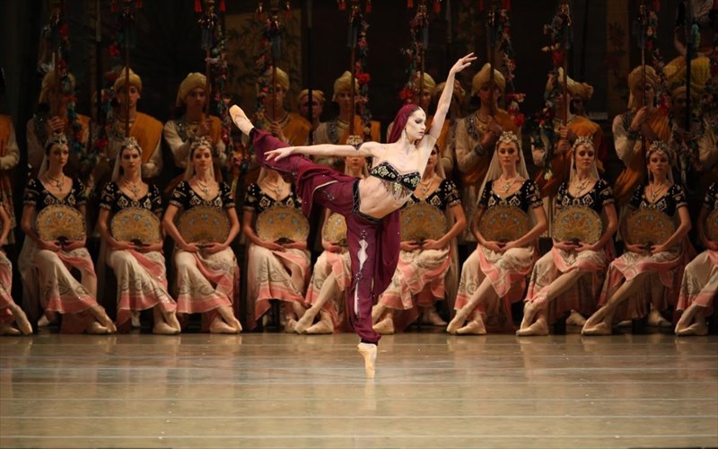 i-mpagiantera-apo-to-mpaleto-kai-tin-orxistra-tou-theatrou-mariinski