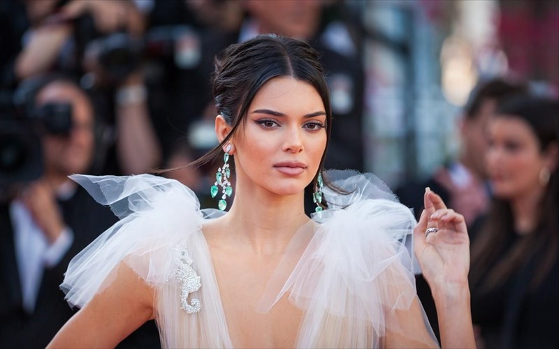 poios-tha-to-fantazotan-i-kendall-Jenner-pasxei-apo-xronio-stress-syndrome-kendall-Jenner-pasxei-apo-xronio-stress-syndrome