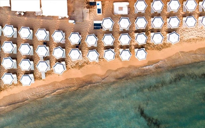 i-kosmopolitiki-astir-beach-mas-perimenei-gia-xalarosi
