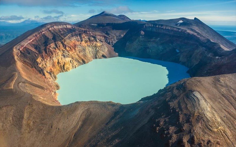 gnoriste-mia-galazia-limni-diaforetiki-apo-tis-alles