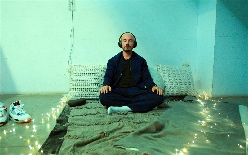 the-boy-from-medellín-i-politiki-afupnisi-tou-pop-star-tis-kolombias-J-balvin