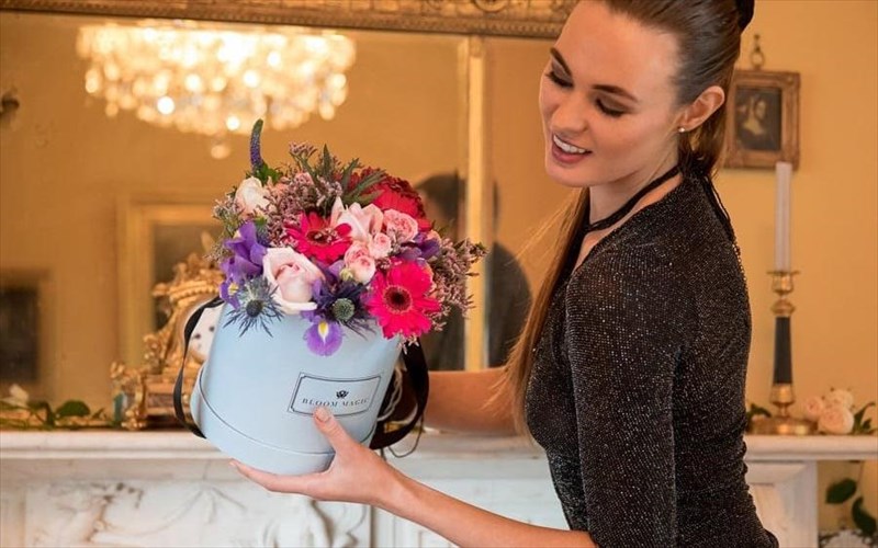 dora-me-louloudia-gia-oles-tis-peristaseis