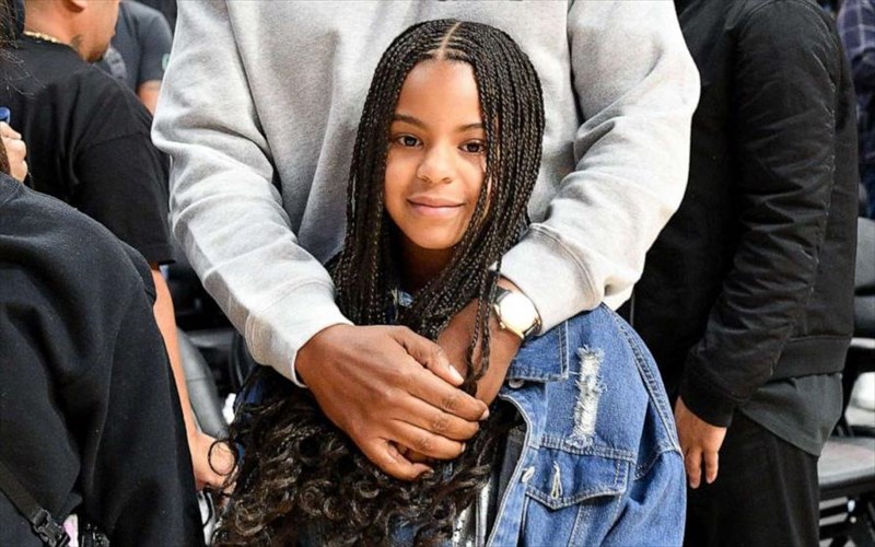 o-Jay-z-ekmustireuetai-ton-logo-pou-emathe-na-kolumpa-meta-ti-gennisi-tis-blue-ivy