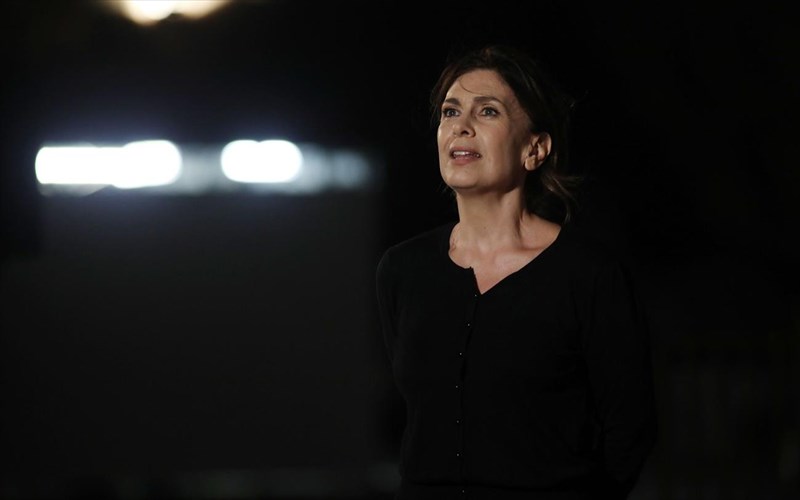 10-xronia-i-porni-apo-pano-me-kalokairini-periodeia