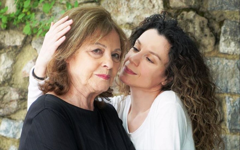 de-m-agapas-m-agapas-tou-petrou-zoulia-stin-plateia-theatrou-tou-athina-984