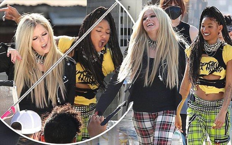 i-willow-smith-enonetai-me-to-eidolo-tis-avril-lavigne-gia-to-neo-tis-video