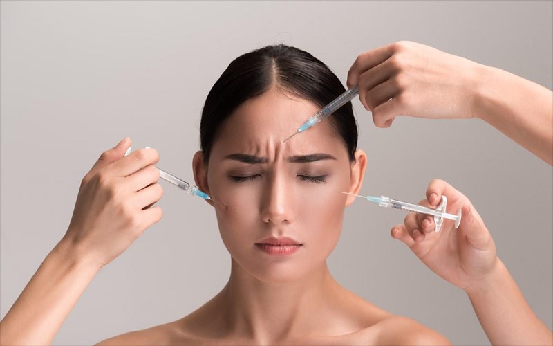 ena-uperaionobio-emplastro-leiainei-tis-rutides-ekfrasis-xoris-botox