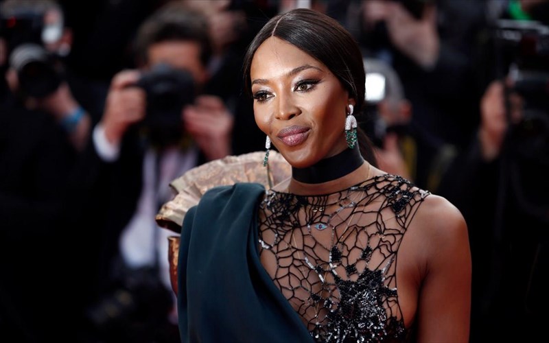 i-naomi-campbell-egine-gia-proti-fora-mama-sta-51-tis