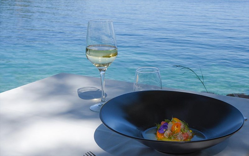 poios-krubetai-piso-apo-to-menou-tou-white-house-tis-kerkuras