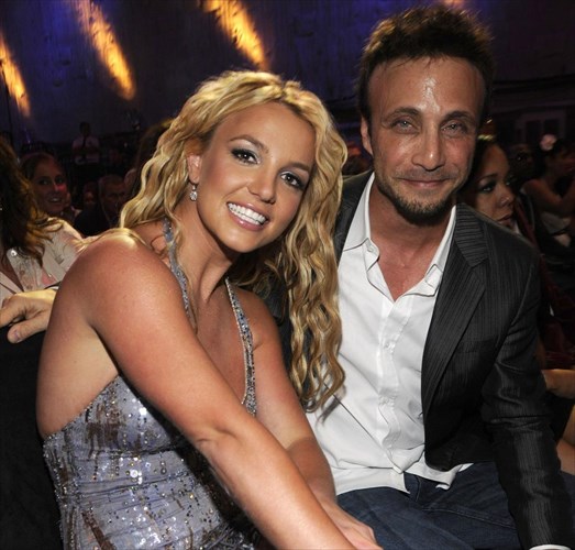 paraitithike-apo-ta-kathikonta-tou-o-manager-tis-britney-spears-manager-tis-britney-spears