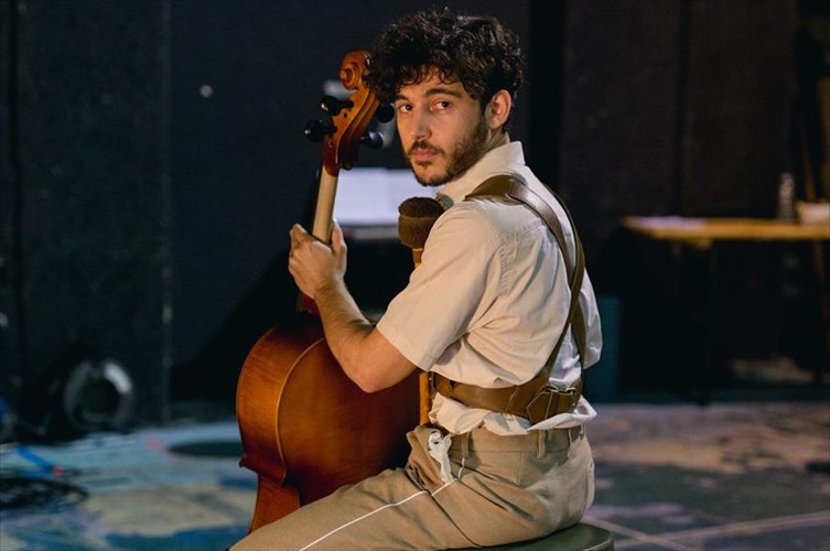 an-xathei-i-xara-tis-douleias-o-konstantinos-zografos-tha-tin-kanei-me-elafra-pidimatakia-apo-to-theatro-konstantinos-zografos-tha-tin-kanei-me-elafra-pidimatakia-apo-to-theatro