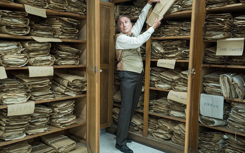 manos-karatzogiannis-kai-gianni-ntalianis-paradidoun-ena-sugxrono-mathima-ellinikis-istorias