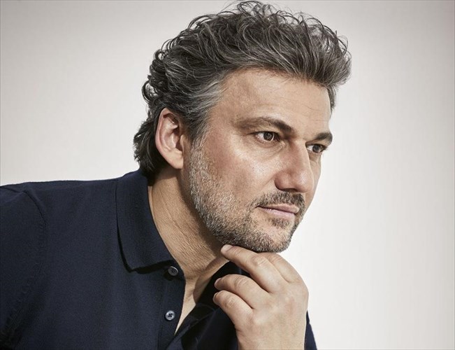 o-souper-star-tis-operas-gionas-kaoufman-gia-proti-fora-sto-irodeio