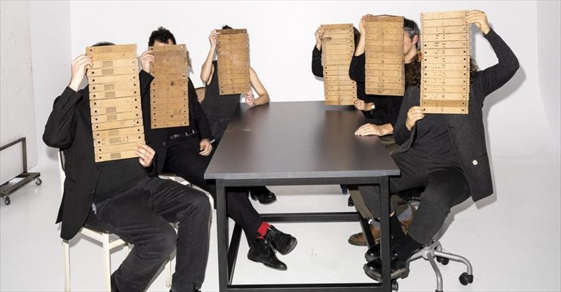 duo-argaleioi-enas-upologistis-kai-enas-ithopoios-stin-peiraios-260