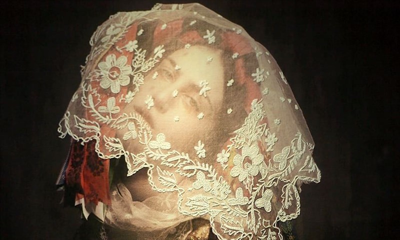 enduma-psuxis-oi-endumasies-tis-laografikis-sullogis-tou-ethnikou-istorikou-mouseiou-ksanagrafoun-istoria