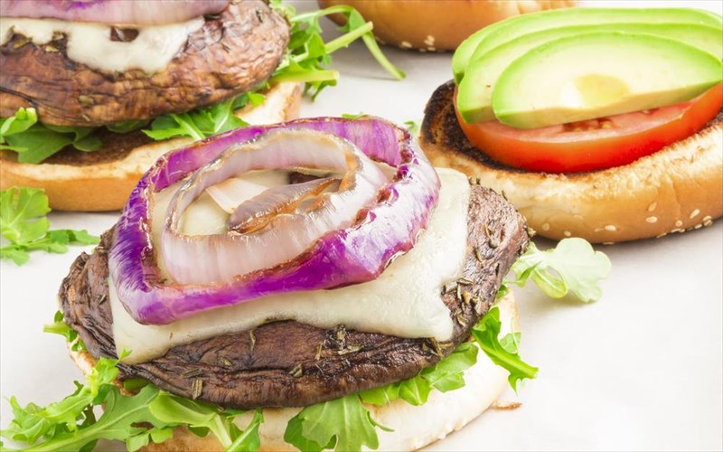 ftiakste-to-diko-sas-kalokairino-kai-elafru-mpergker-me-manitaria