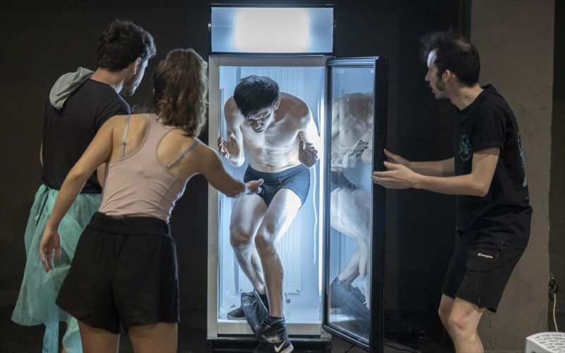 o-anestis-azas-kai-i-dimokratia-tou-mpaklaba-dimokratia-tou-mpaklaba