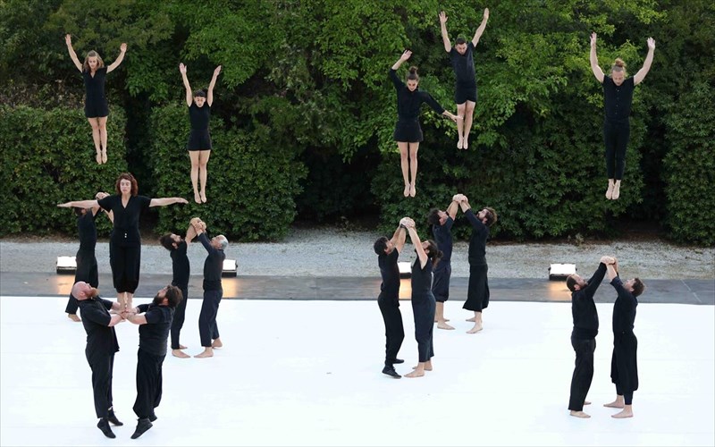 27o-festibal-xorou-kalamatas-me-sold-out-parastaseis-kai-se-sunthikes-asfaleias-erikse-aulaia