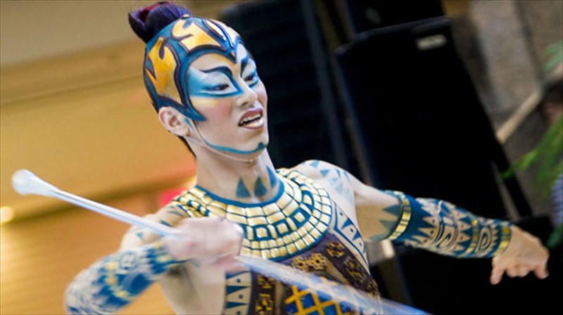 o-tzeims-kameron-sunergazetai-me-ti-diasimoteri-omada-tsirkou