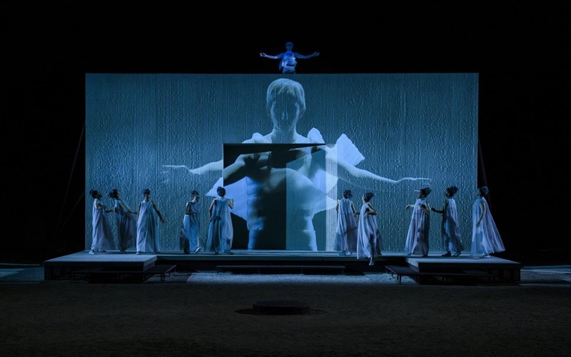 foinisses-apo-to-ethniko-theatro-oi-stathmoi-periodeias