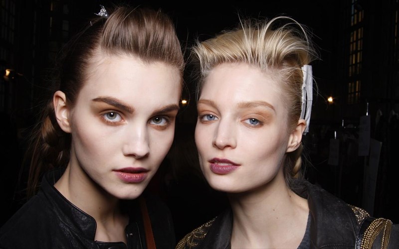 ta-10-mustika-pou-krubei-ena-concealer