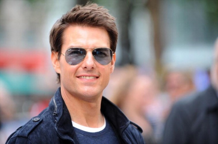 o-tom-cruise-prosgeiothike-me-elikoptero-ston-kipo-oikogeneias